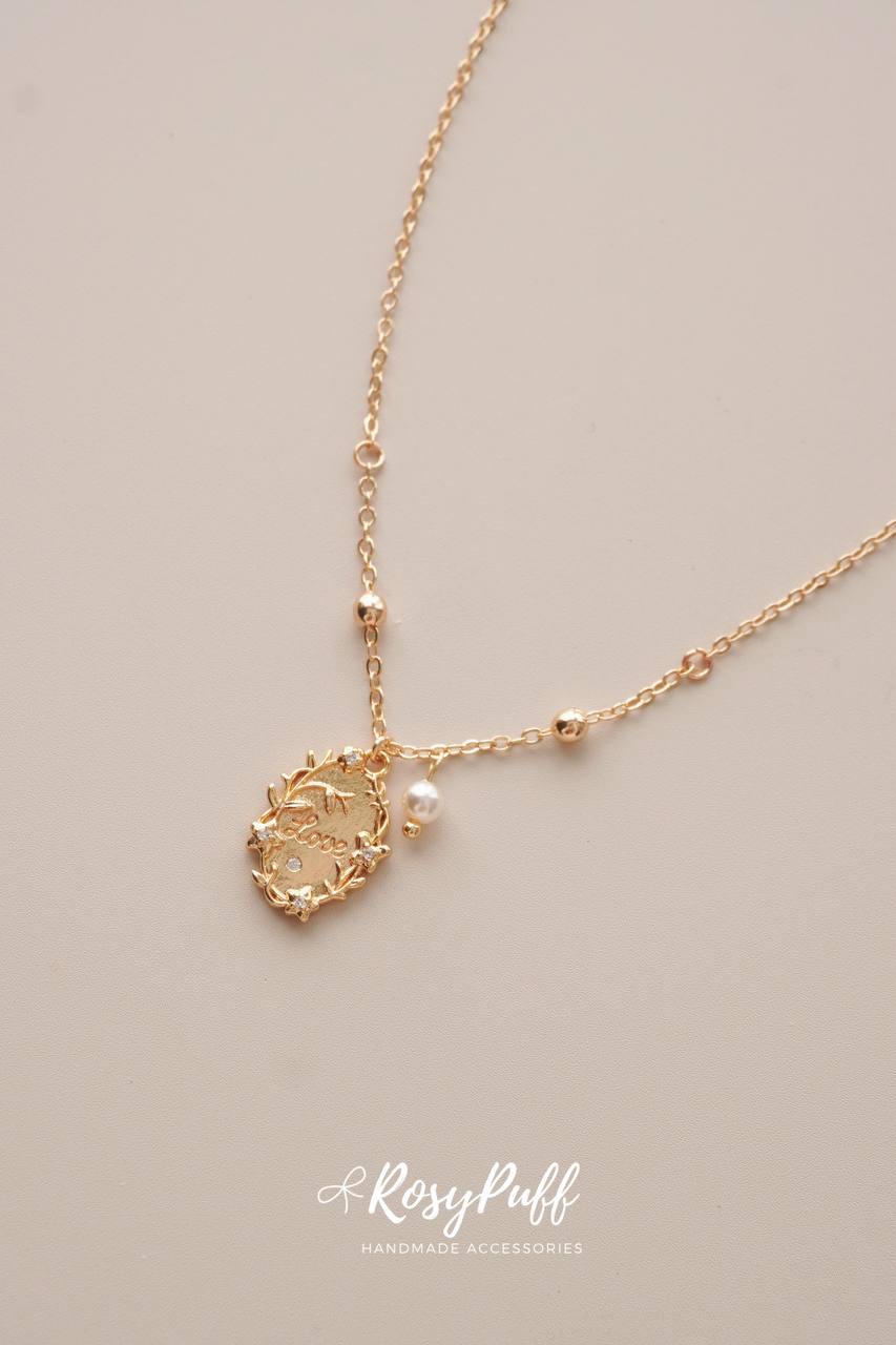 Buttercup Frame Necklace In Gold