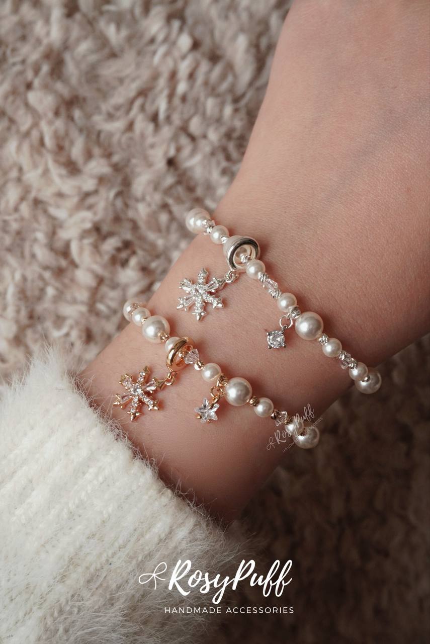 Snow Petal Bracelet In Silver