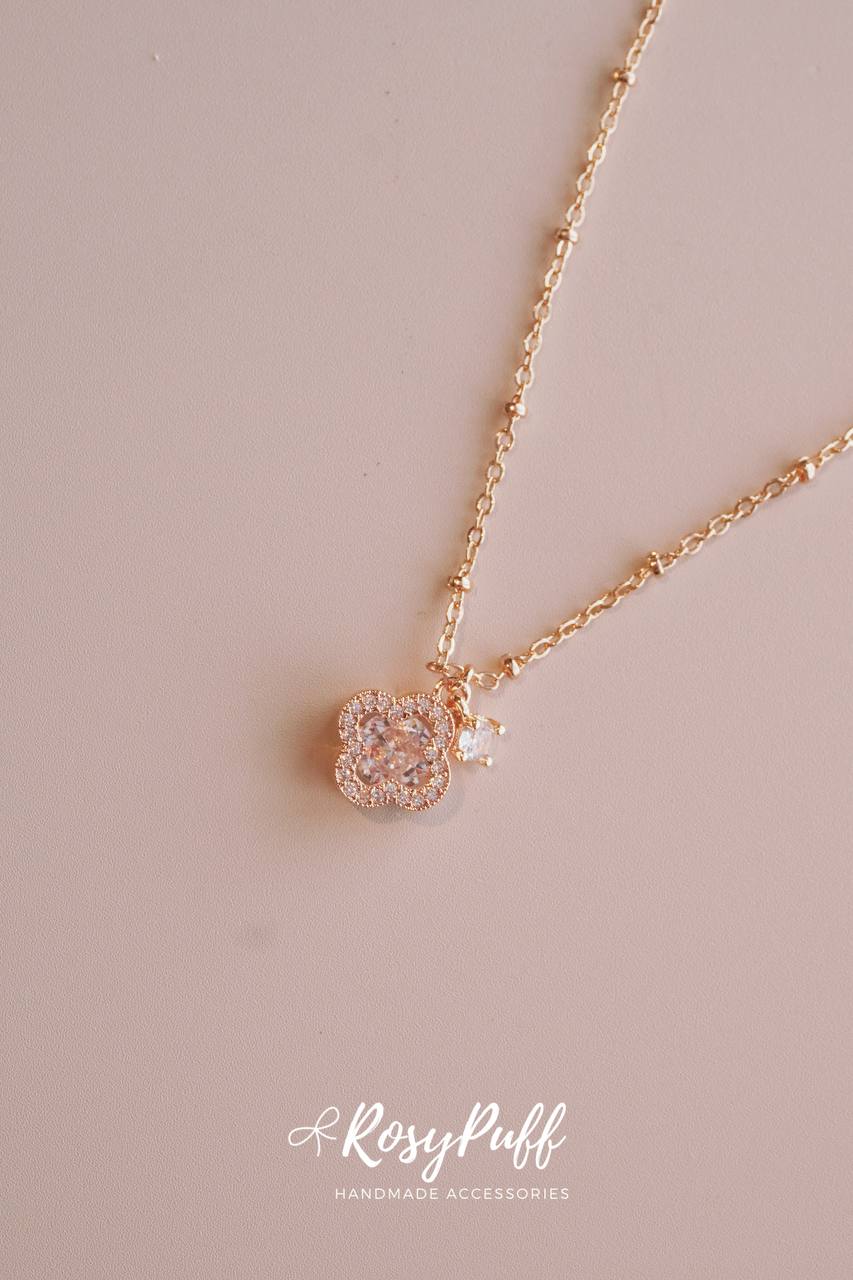 Clovera Necklace In Classic White