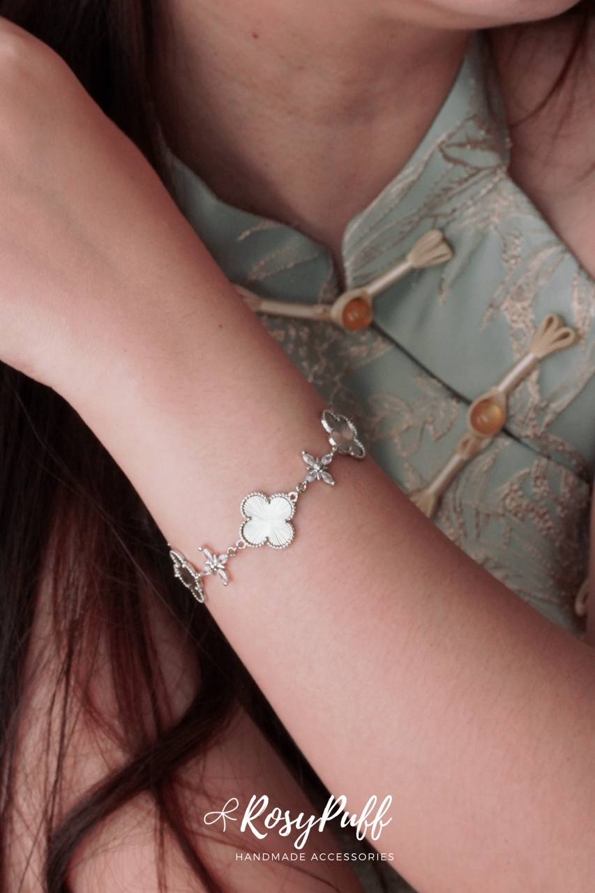 Silver Clovers Bracelet