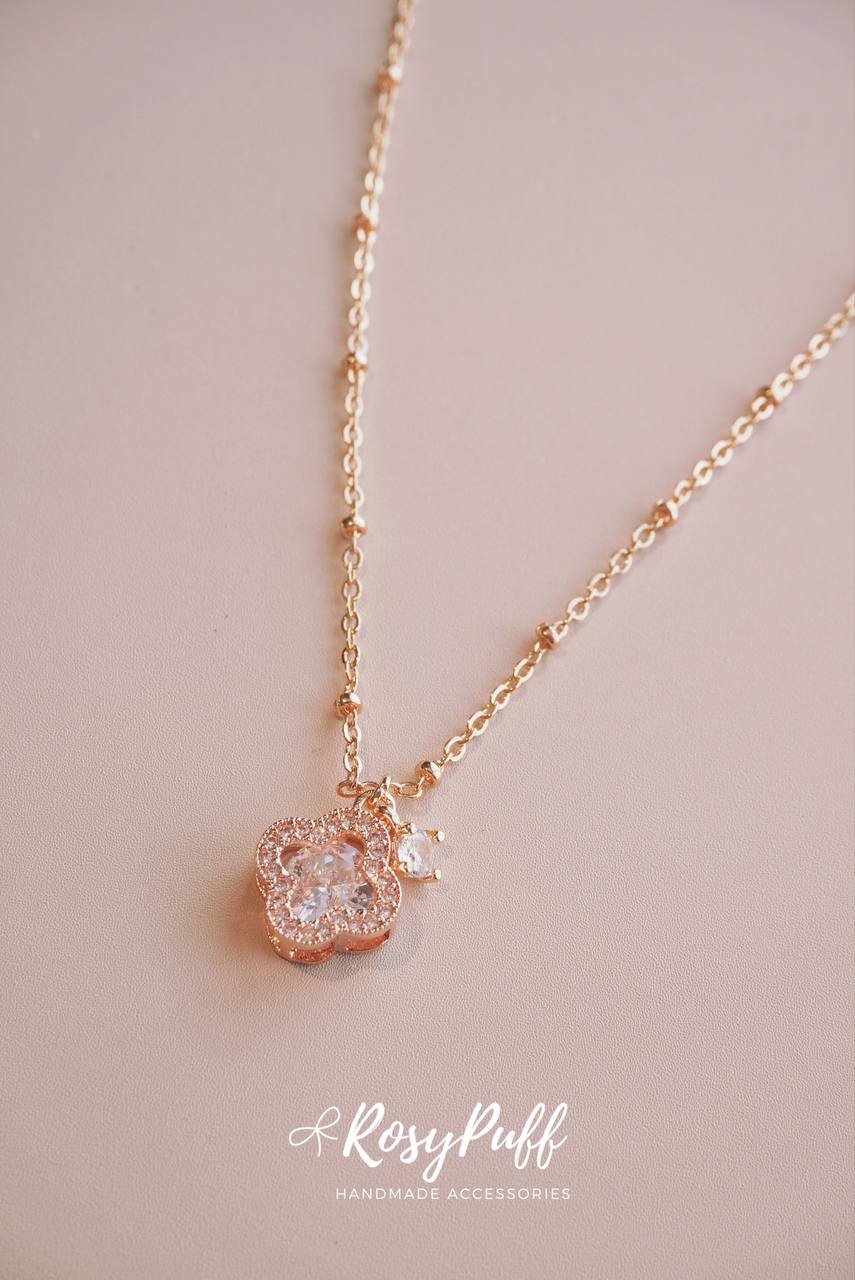 Clovera Necklace In Classic White