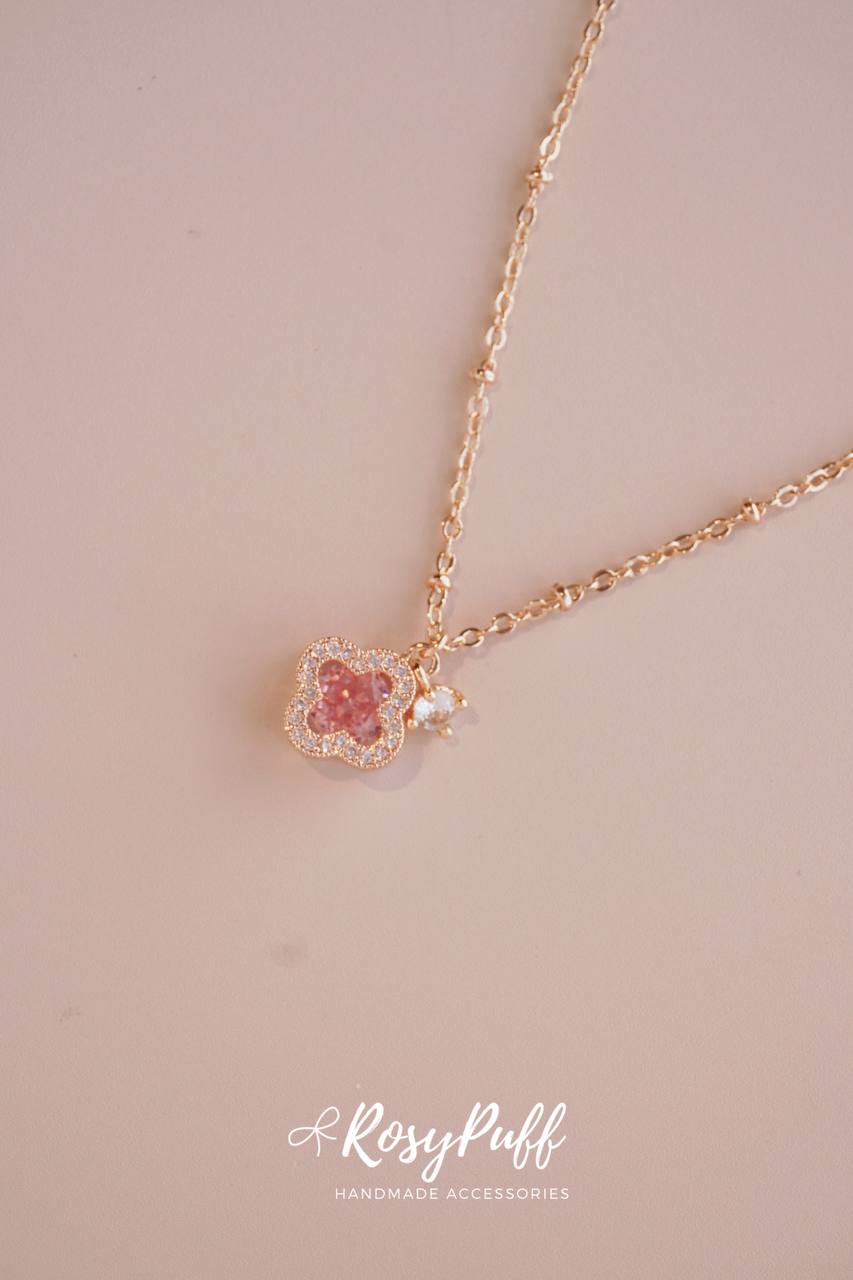 Clovera Necklace In Pink