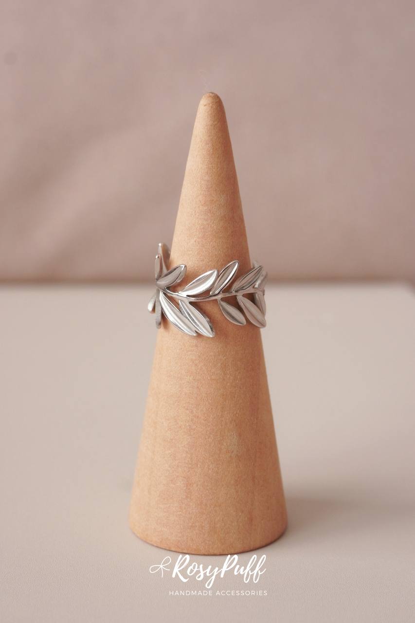 Laurel Leaf Ring In Silver (Water Resistance)