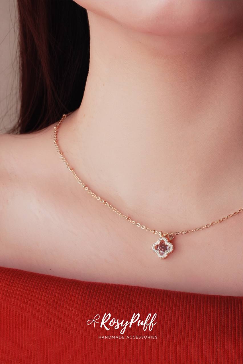Clovera Necklace In Violet