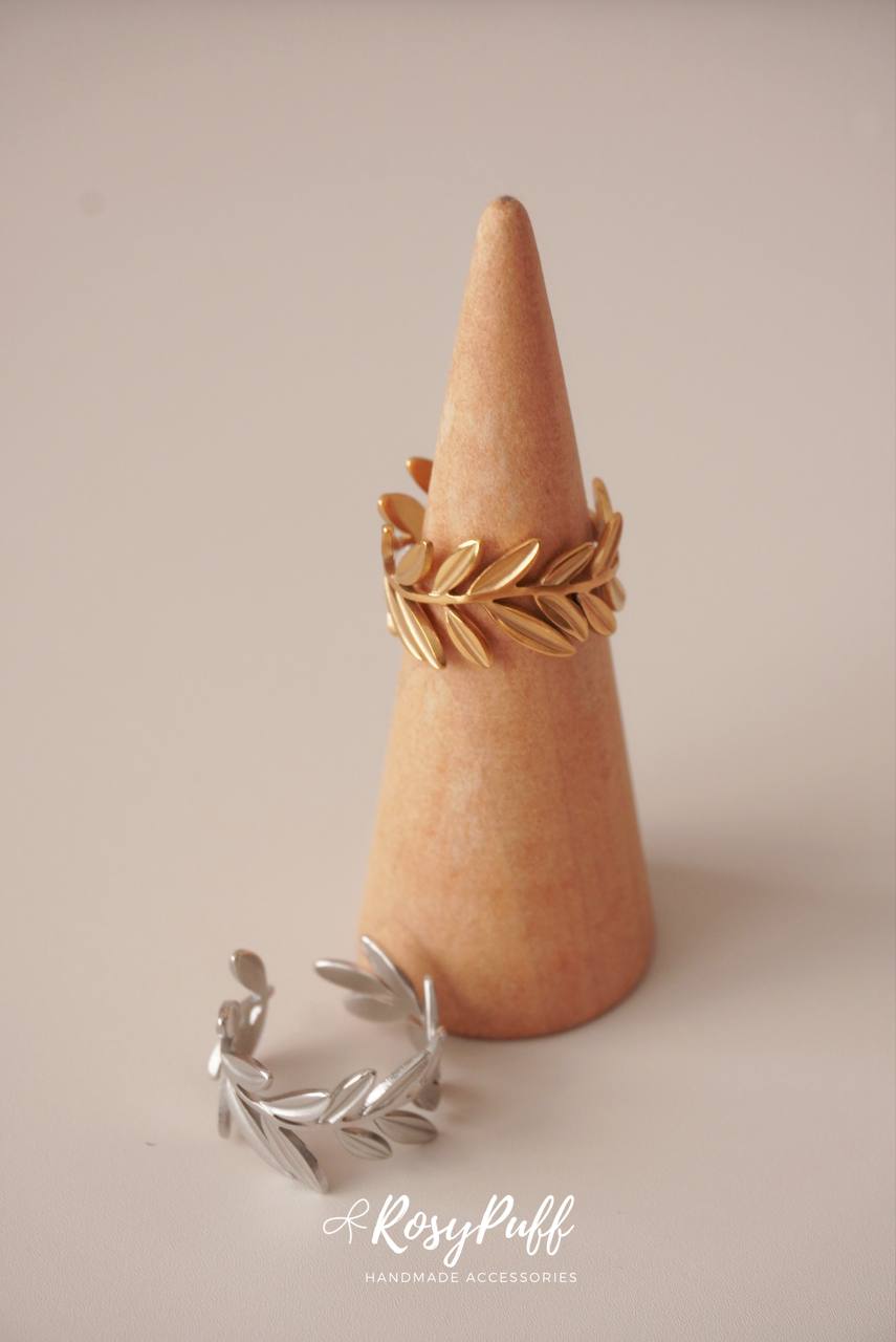 Laurel Leaf Ring In Silver (Water Resistance)