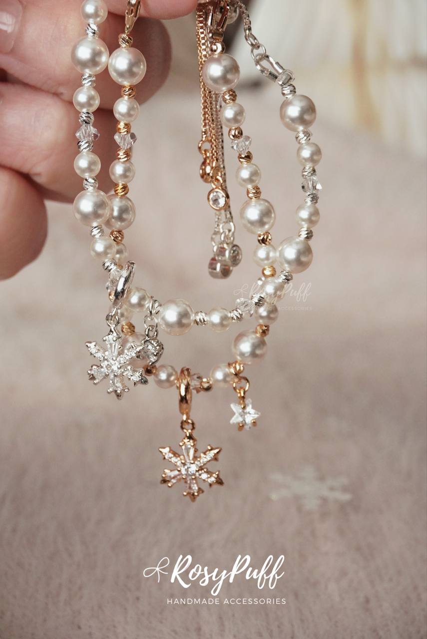 Snow Petal Bracelet In Gold