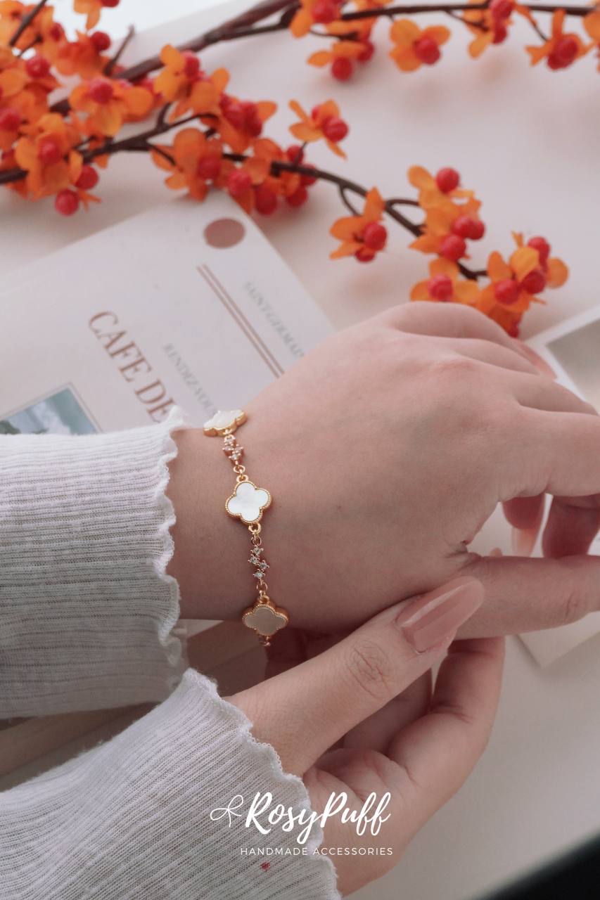 Pearl Clovers Bracelet