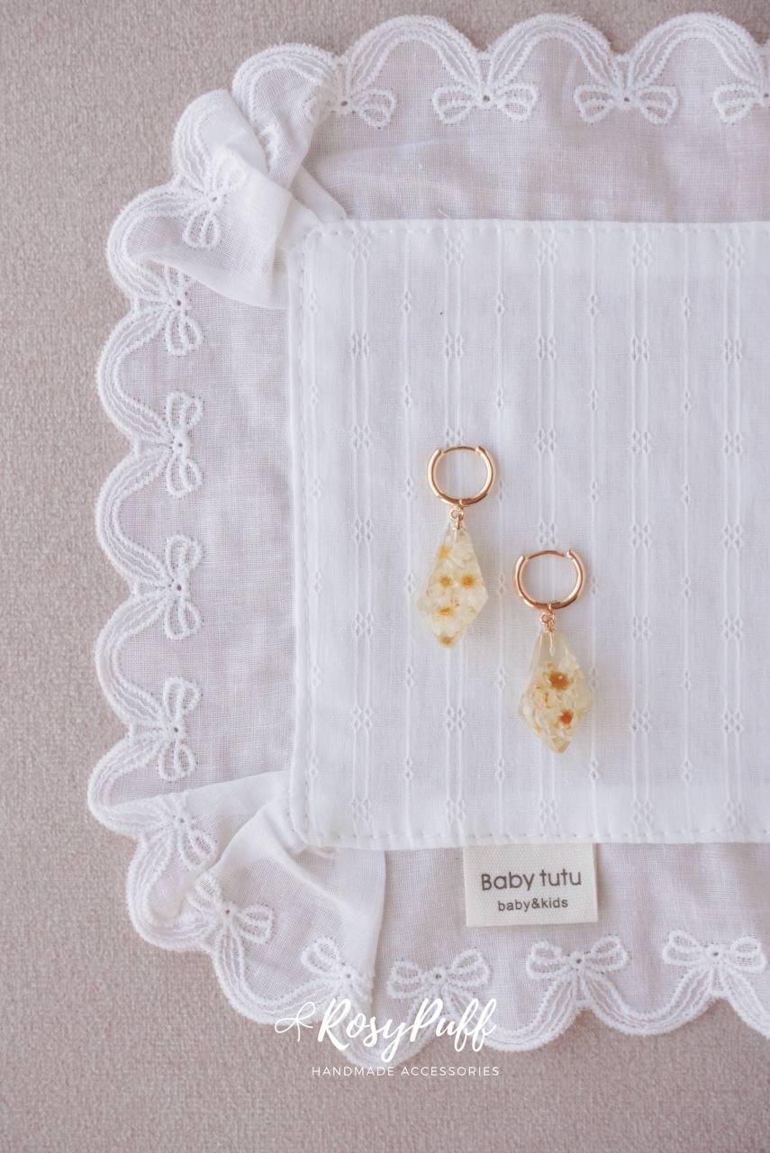 Morning Dewdrop Daisy Earrings