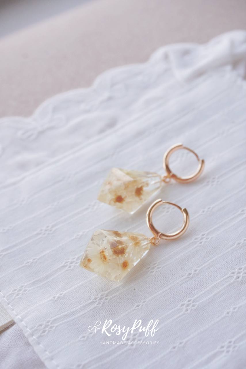 Morning Dewdrop Daisy Earrings