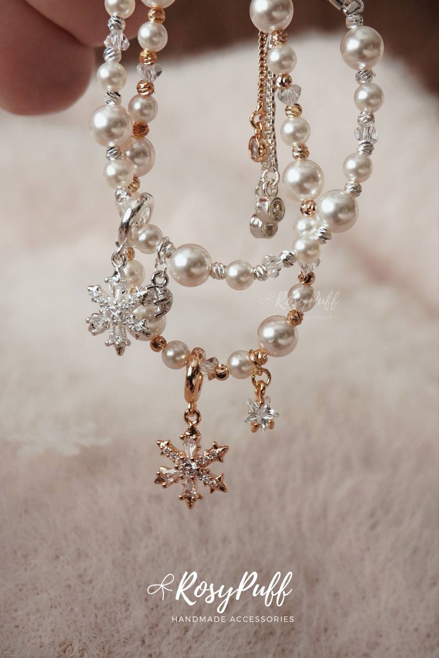 Snow Petal Bracelet In Gold