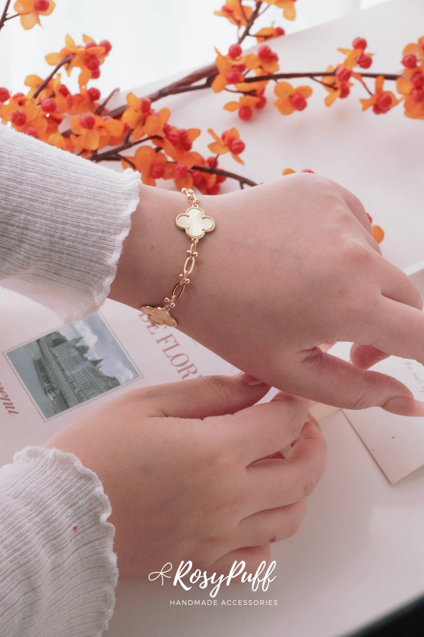 Gold Clovers Bracelet