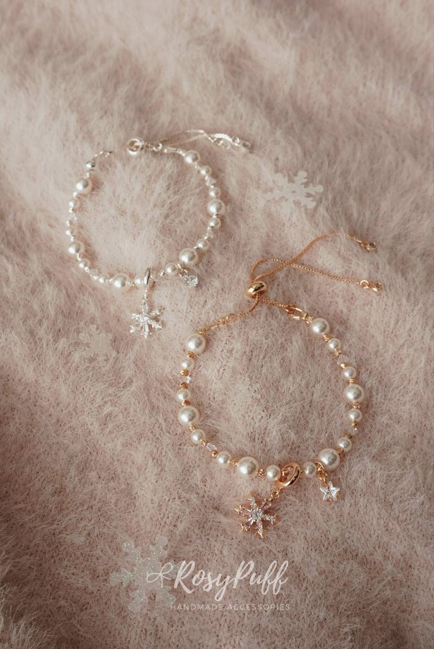 Snow Petal Bracelet In Gold