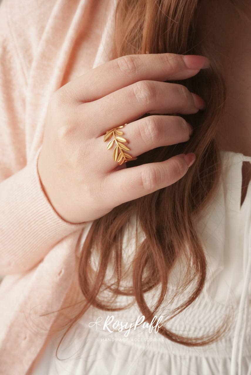 Laurel Leaf Ring In Gold ( Water Resistance)